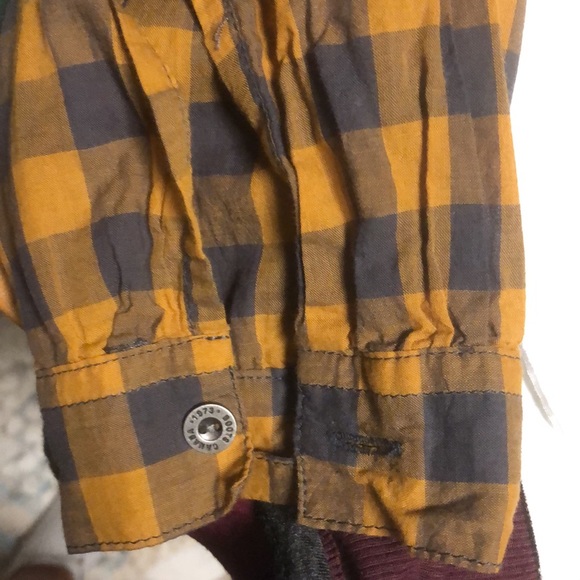 Roots Half buttoned checkered shirt - Picture 9 of 9